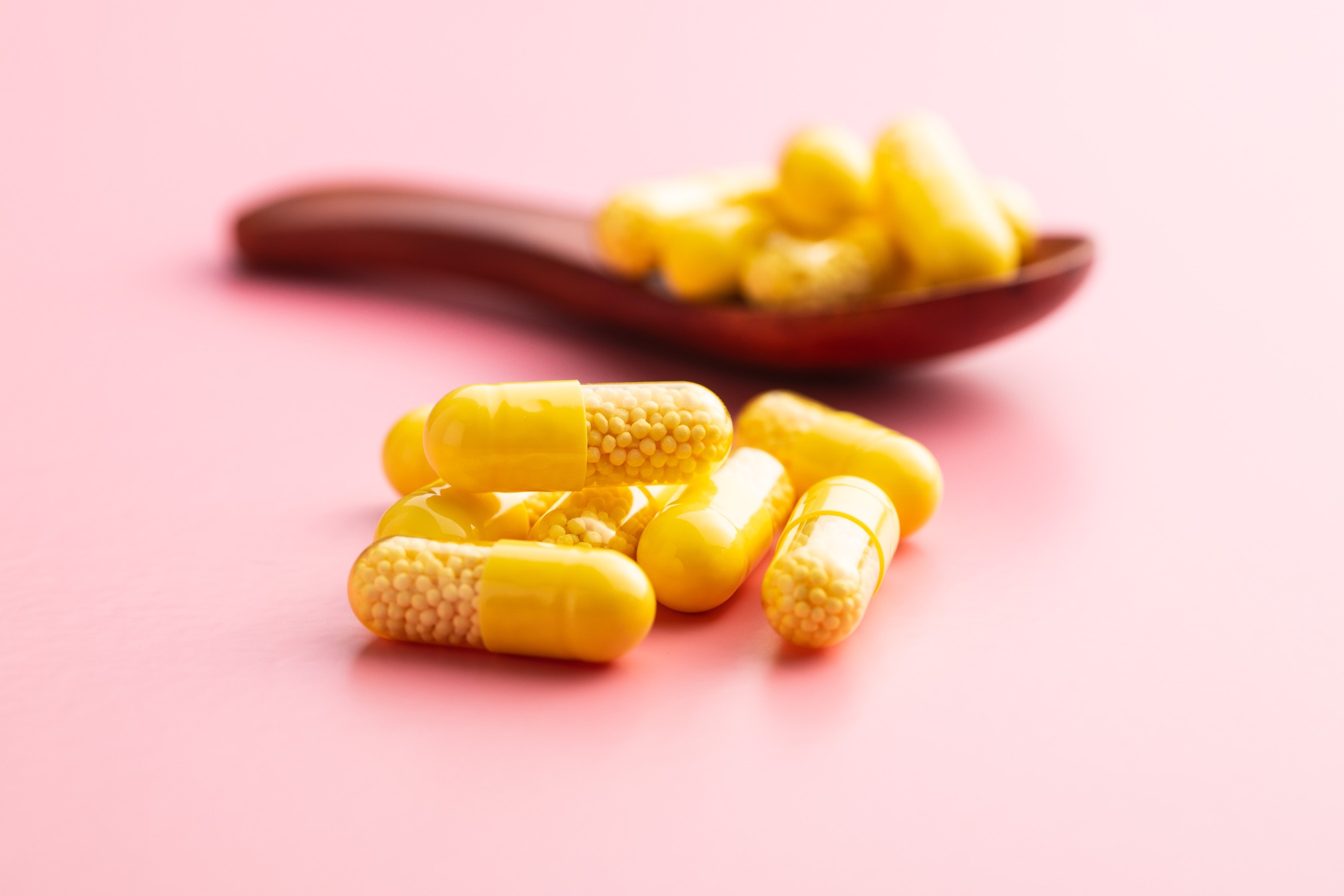 vitamin-capsules-vitamin-c-pills-NXL8RFX_1